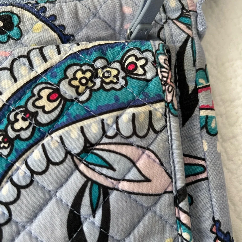Vera Bradley RFID crossbody bag in Makani paisley pattern. Nice used shape! - Picture 4 of 15
